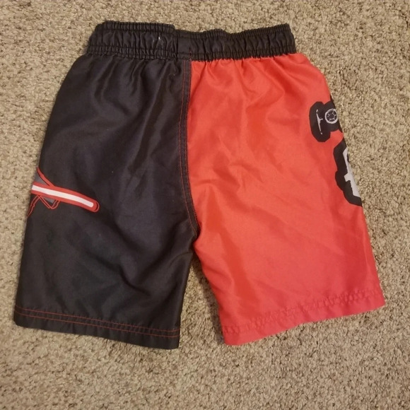 Star Wars Boy's Swim Trunks & Rashguard 4T - Picture 4 of 8